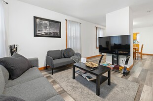 819 Belleville Ave, Unit Fully Furnished 2 bedroom Apartments