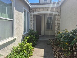 1700 Charm Way in Sacramento, CA - Building Photo - Building Photo