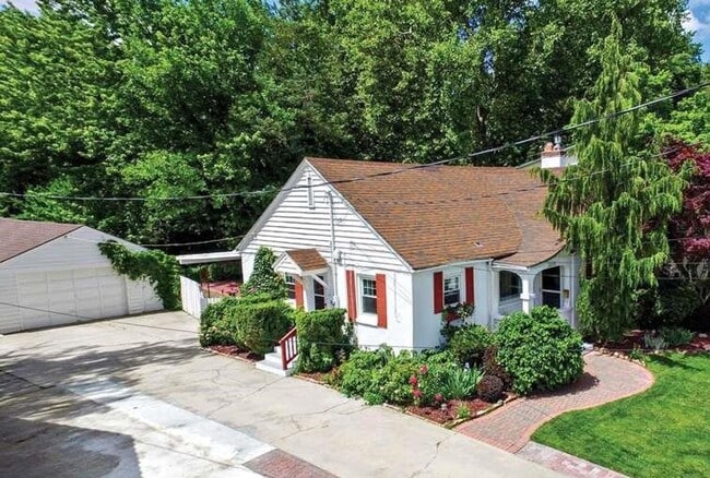 property at 3205 W Crescent Rim Dr