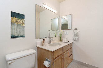 Greenbriar Apartments in Regina, SK - Building Photo - Building Photo