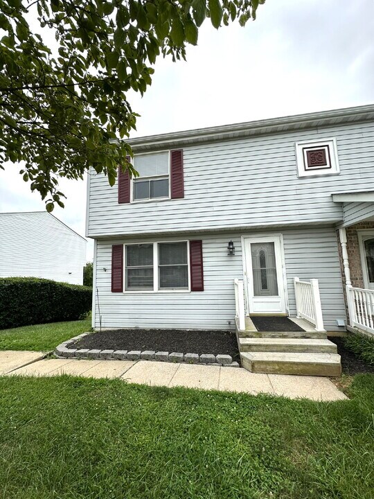 121 Marydell Dr in Westminster, MD - Foto de edificio
