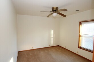 609 Blakely St in Woodstock, IL - Building Photo - Building Photo