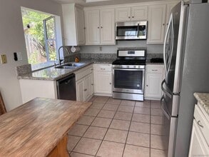 12168 Waverly Downs Ln in San Diego, CA - Building Photo - Building Photo