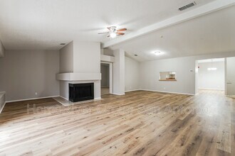 6827 Country Haven in San Antonio, TX - Building Photo - Building Photo