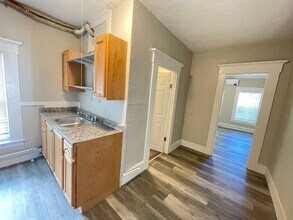 325 Amherst St in Manchester, NH - Building Photo - Building Photo