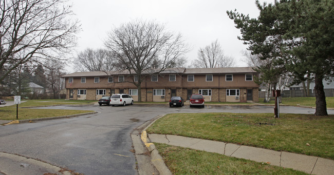 Woodview Park Apartments in Delavan, WI - Building Photo - Building Photo