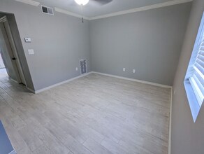 114 Scofield Ave in Johnson City, TX - Building Photo - Building Photo