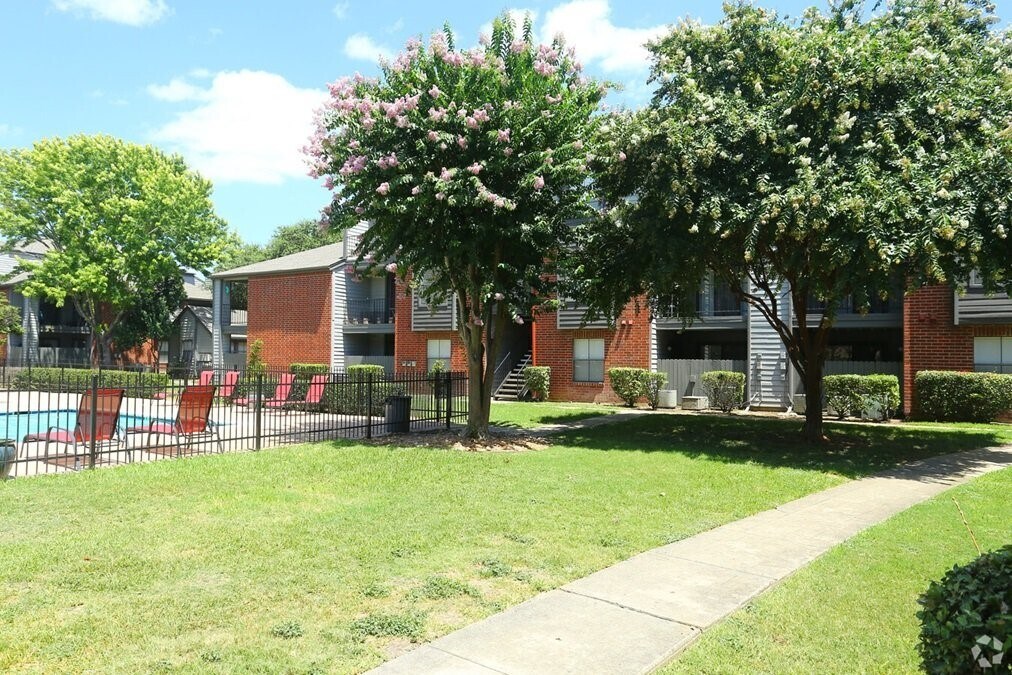 1400 Clarewood Dr in San Marcos, TX - Building Photo