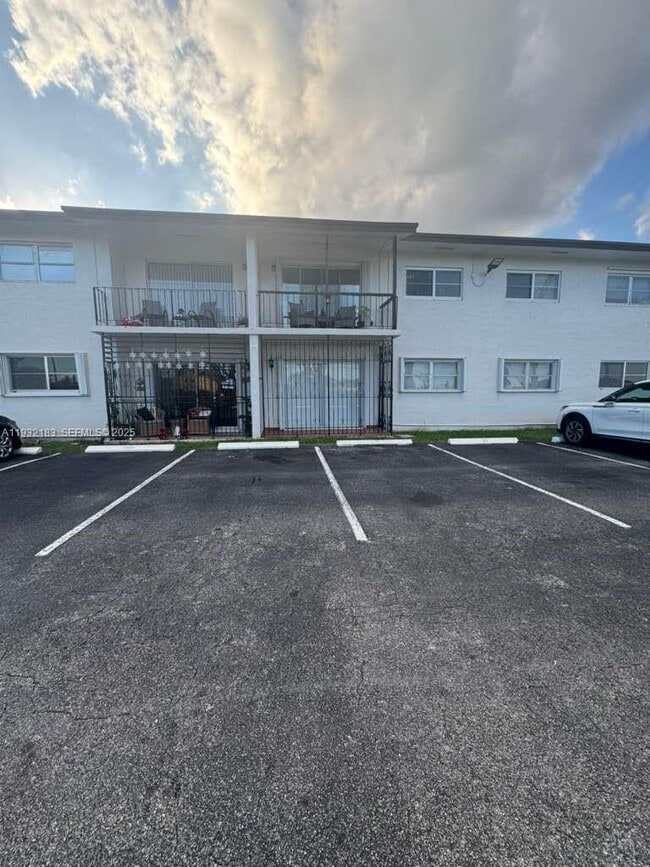 9520 SW 8th St in Miami, FL - Building Photo - Building Photo