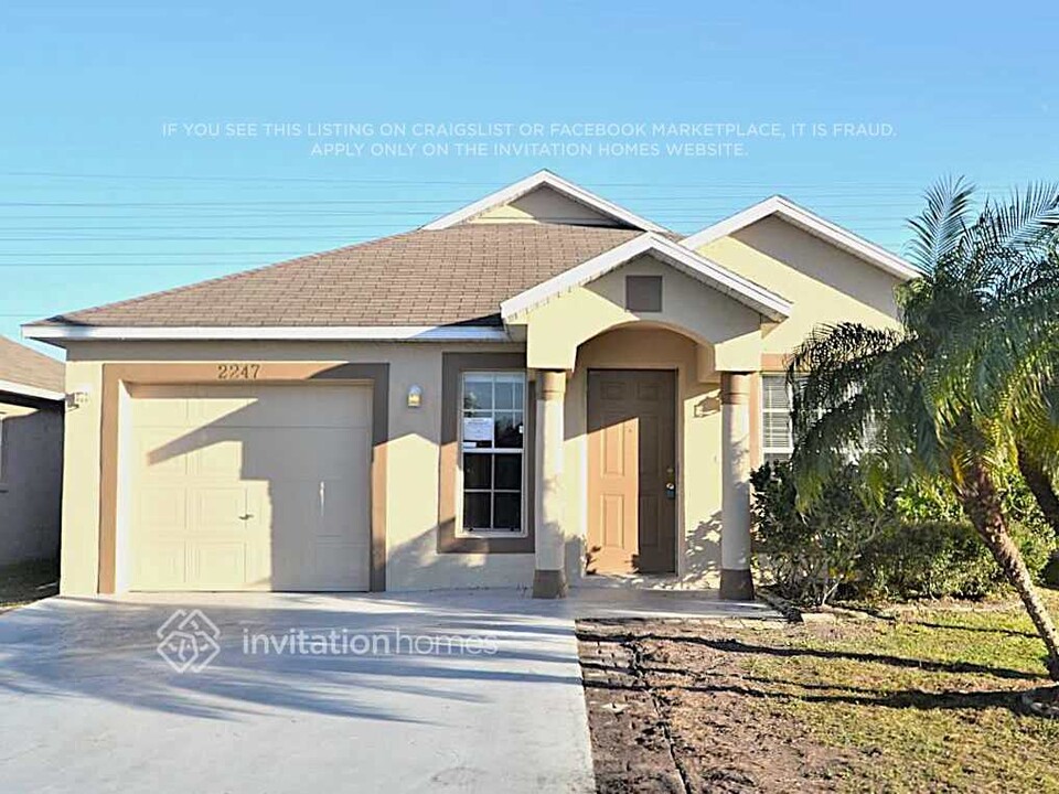 2247 Santa Lucia St in Kissimmee, FL - Building Photo