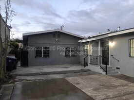 1327 W Parade St in Long Beach, CA - Building Photo