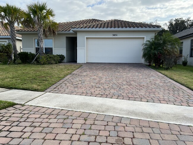 3831 Carrick Bend Dr in Kissimmee, FL - Building Photo - Building Photo