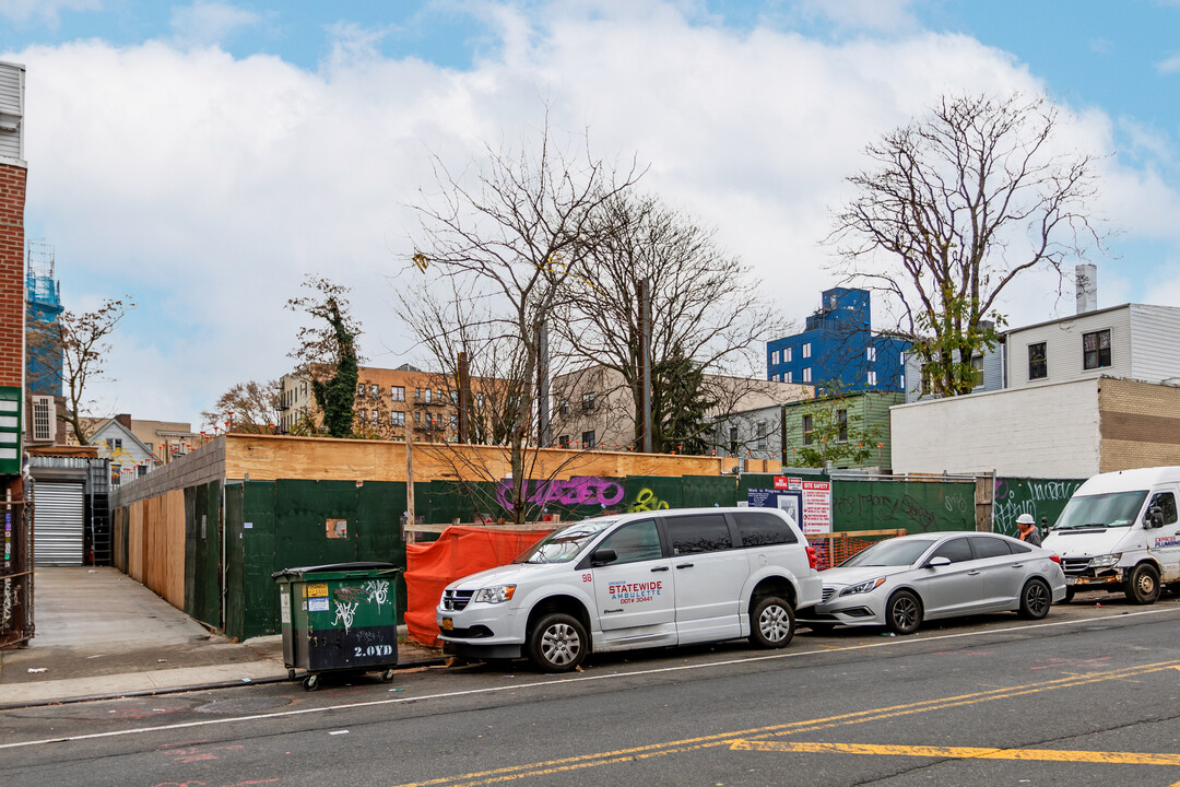 712 E 180th St in Bronx, NY - Building Photo