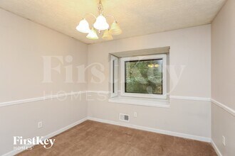 4949 Dana Dr NE in Kennesaw, GA - Foto de edificio - Building Photo