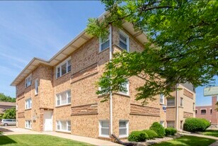 4904 N Harlem Ave in Harwood Heights, IL - Building Photo