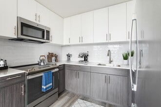 413 Summit Ave in Jersey City, NJ - Building Photo - Building Photo
