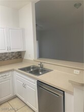 15425 Bellamar Cir in Ft. Myers, FL - Foto de edificio - Building Photo
