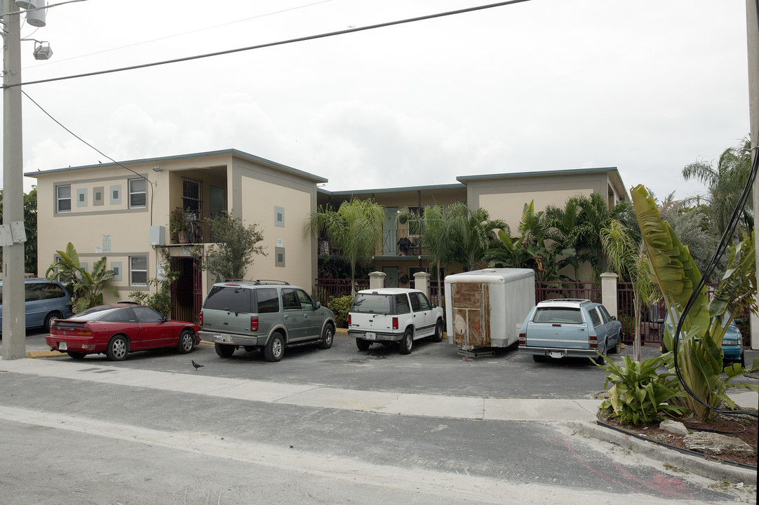 1520 NW 61st St in Miami, FL - Building Photo