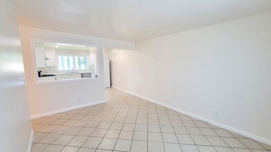 469 E Bradley Ave in El Cajon, CA - Building Photo - Building Photo