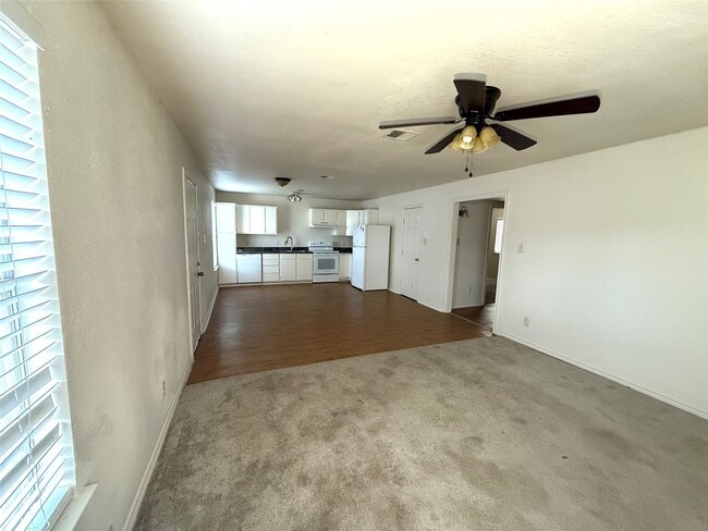4715 16th St in Bacliff, TX - Building Photo - Building Photo