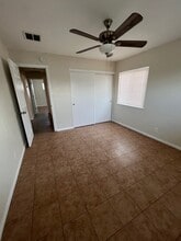 115 George Pl in Las Vegas, NV - Foto de edificio - Building Photo