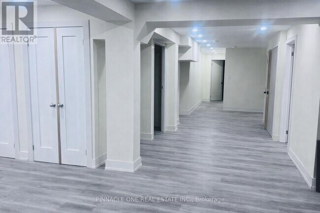 357 Mactier Dr in Vaughan, ON - Building Photo - Building Photo