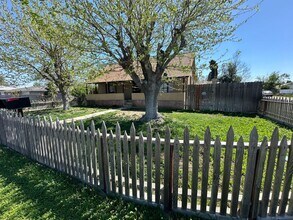 337 Harding Ave. in Bakersfield, CA - Building Photo - Building Photo