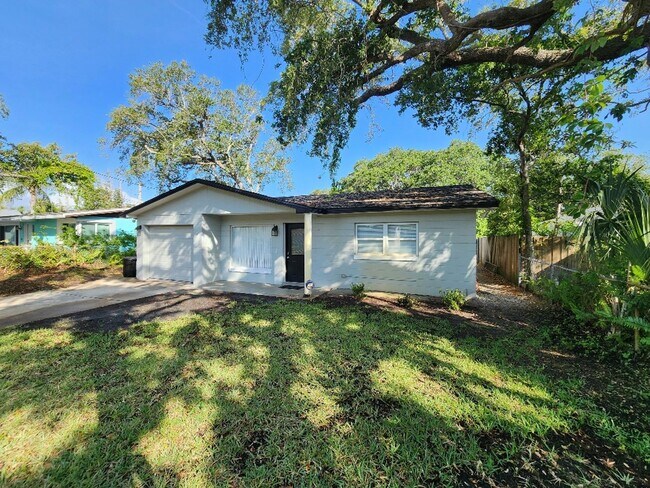 798 11th Ave in New Smyrna Beach, FL - Building Photo - Building Photo