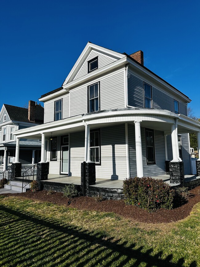 1358 Rivermont Ave in Lynchburg, VA - Building Photo - Building Photo