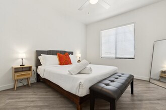 9450 W Cabela Dr in Glendale, AZ - Foto de edificio - Building Photo