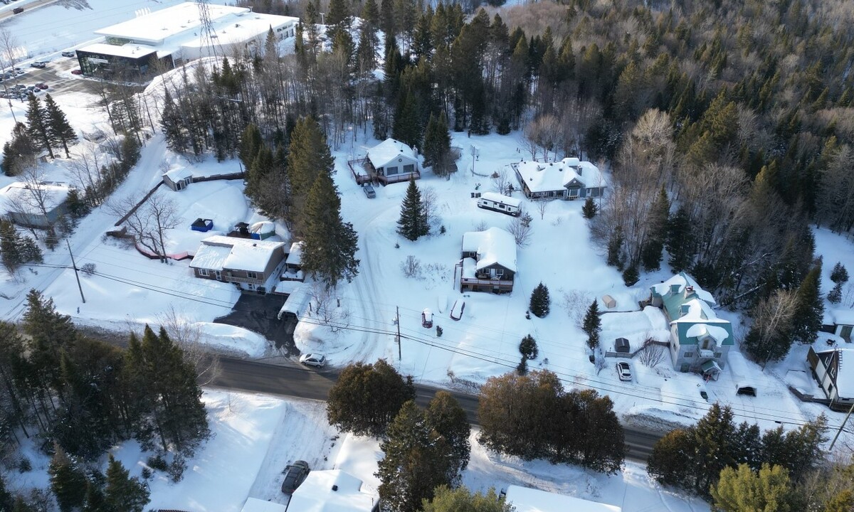 640 De La Rivière Ch in Ste-Agathe-des-Monts, QC - Building Photo