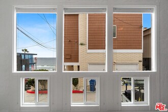 115 44th St in Manhattan Beach, CA - Building Photo - Building Photo