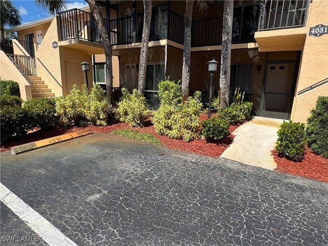 4031 Ice Castle Way, Unit 3303 in Naples, FL - Foto de edificio - Building Photo