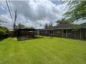 1305 Serpentine Dr in Houston, TX - Building Photo - Building Photo