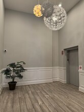 680 N Milwaukee Ave in Chicago, IL - Building Photo - Building Photo