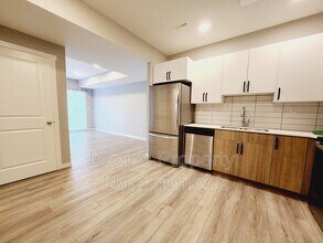 856 Secord Blvd NW in Edmonton, AB - Building Photo - Building Photo