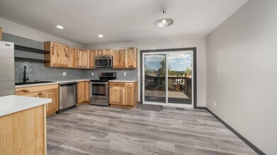 1050 Valkenburg Dr in Colorado Springs, CO - Building Photo - Building Photo