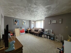 408 Timber Dr in Trafford, PA - Building Photo - Building Photo