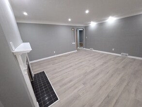 4493 Telhurst Rd in South Euclid, OH - Foto de edificio - Building Photo