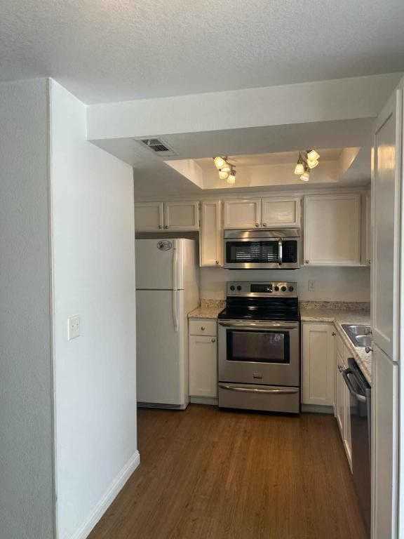 property at 2215 Poplar Dr