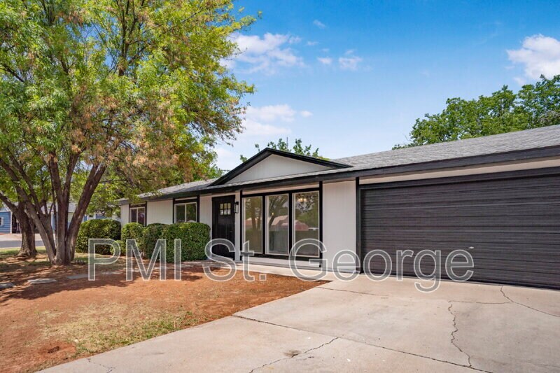 1098 N 1900 W in Saint George, UT - Building Photo