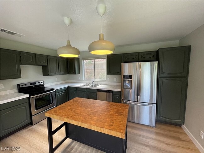 property at 2804 Oasis Cir