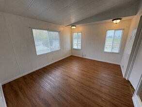 26521 Rd 100 in Tulare, CA - Building Photo - Building Photo