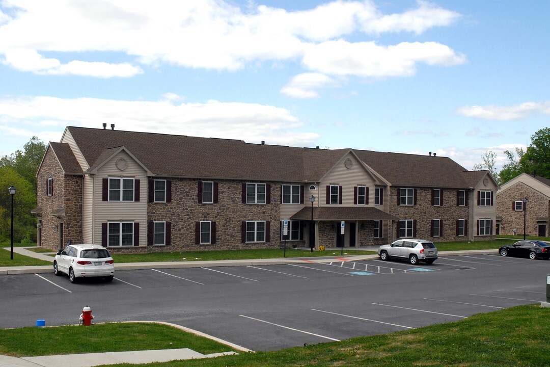 Sinking Spring Terrace in Sinking Spring, PA - Building Photo