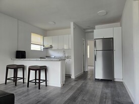 2416-2418 Sherman St, Unit #1 Apartments