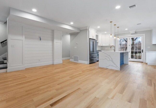 30 Dighton St, Unit 2 in Boston, MA - Foto de edificio - Building Photo