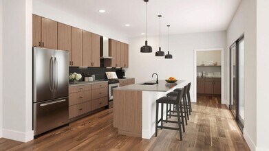 600 E Henry Clay St in Whitefish Bay, WI - Building Photo - Building Photo