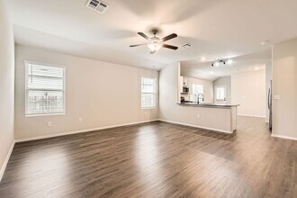 10801 Dimitrios Dr in Austin, TX - Building Photo - Building Photo