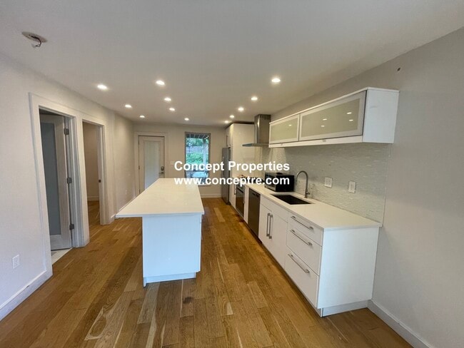 39 Thornton St, Unit 39 in Boston, MA - Foto de edificio - Building Photo