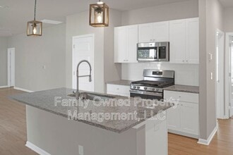 557 Spanish Wells Rd in Summerville, SC - Building Photo - Building Photo